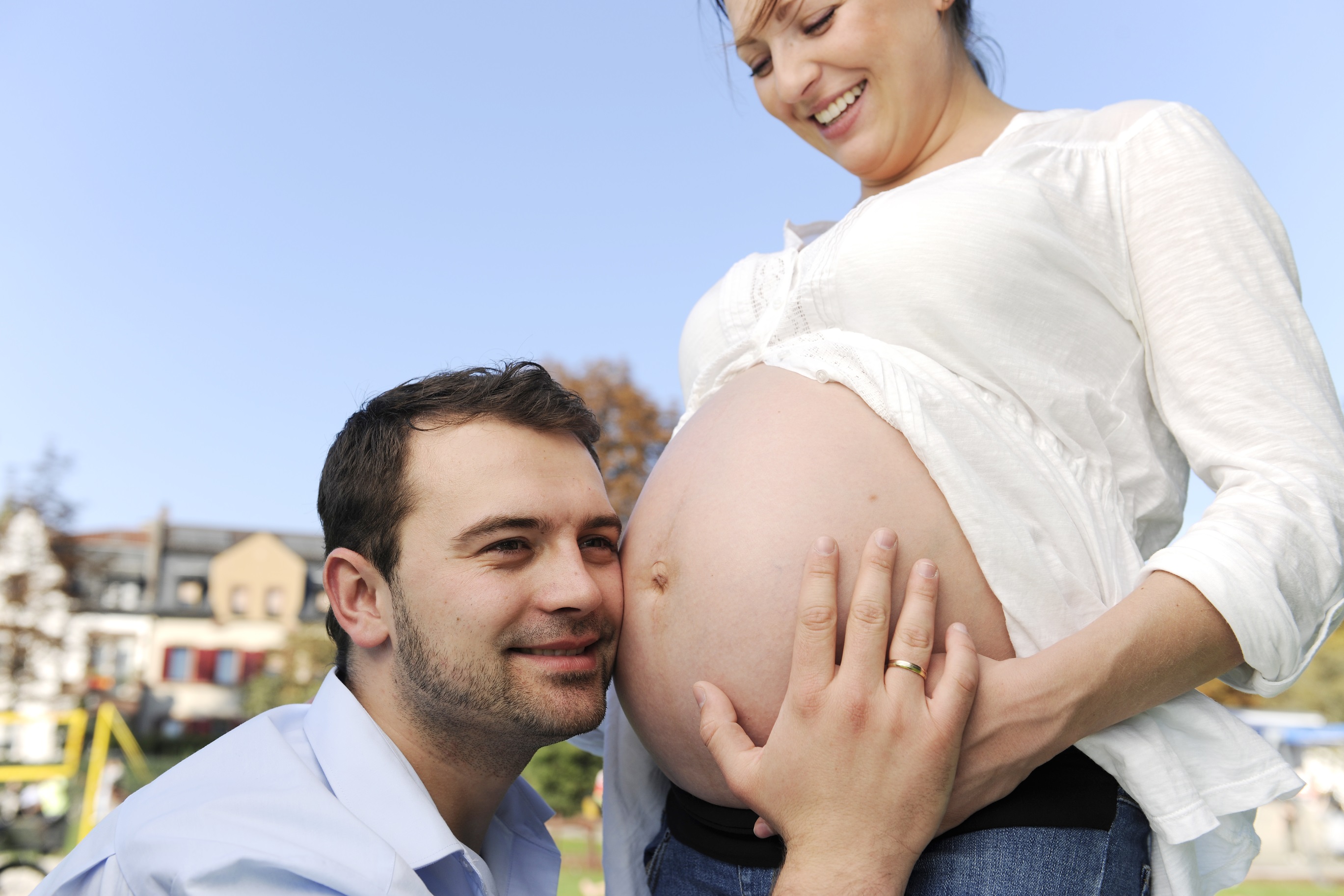 Видео жена забеременела. Животик жены. Гийом пуза жена. Счастливые моменты в беременность фото.